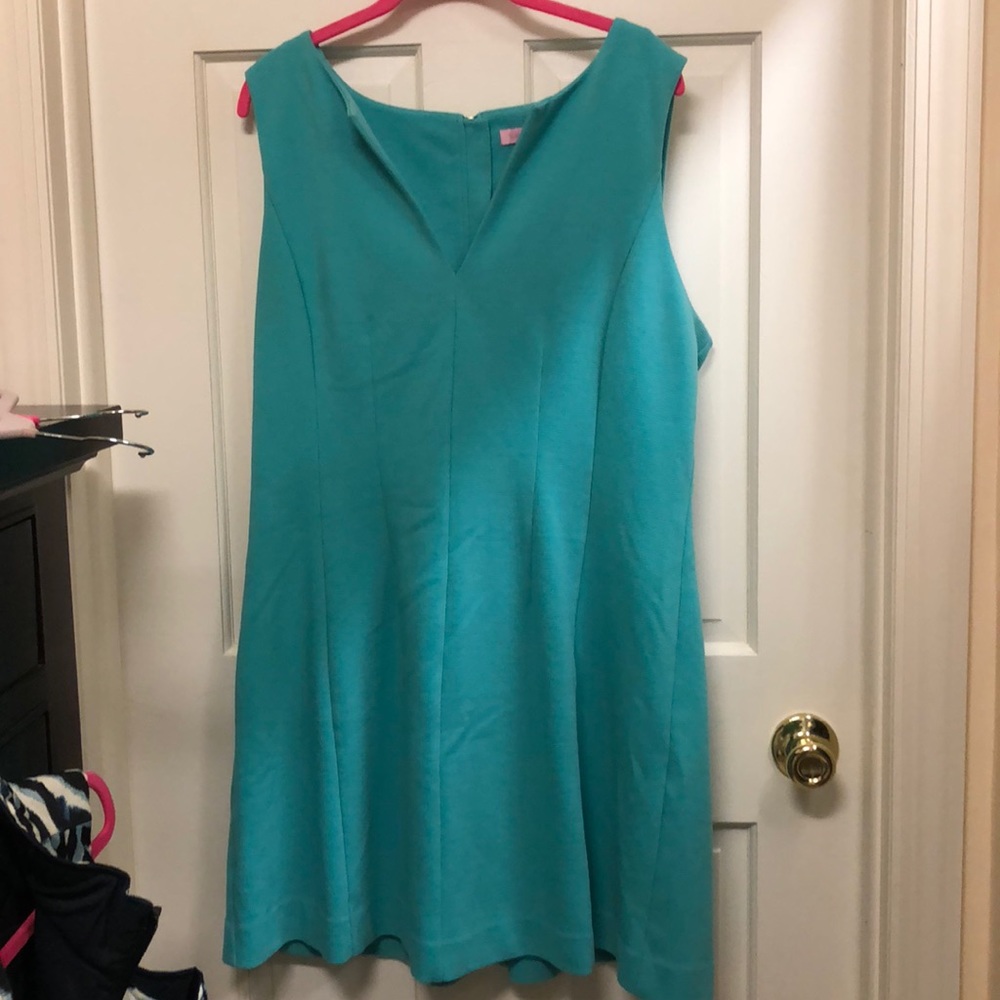 Super cute v neck dress